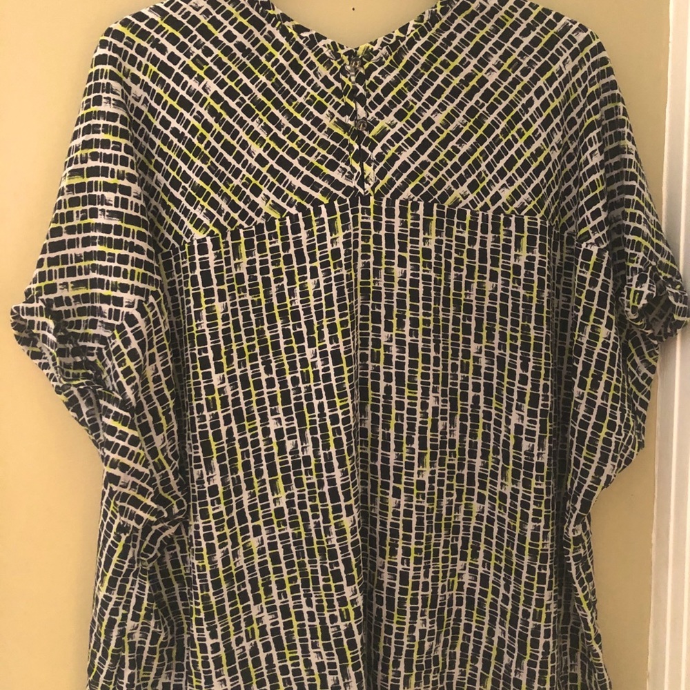 💛 Willow & Thread Blouse 💛 - Picture 2 of 2